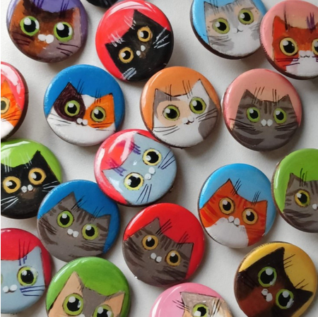 Значок деревянный «Котик» (Круглякова М.В.), ассорти Значок деревянный «Котик» (Круглякова М.В.), ассорти