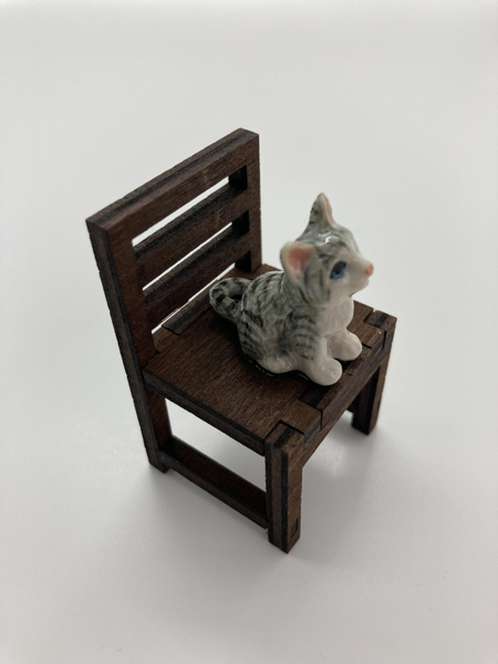Фигурка фарфоровая №02, «Котенок на стуле серый»