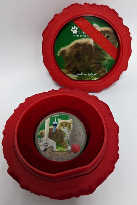 Монета в круглой коробке Our Friends, диаметр 3,9 см, Kurilian Bobtail