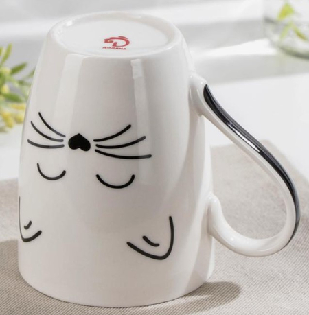 Кружка фарфоровая Sima-Land, 350 мл, «Белый кот» Кружка фарфоровая Sima-Land, 350 мл, «Белый кот»