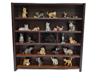 Витрина с фарфоровыми статуэтками (22 статуэтки) Витрина с фарфоровыми статуэтками (22 статуэтки)