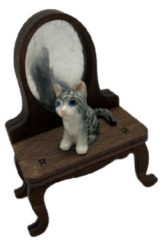 Фигурка фарфоровая №03 «Котенок серый полосатый сидит на столике»