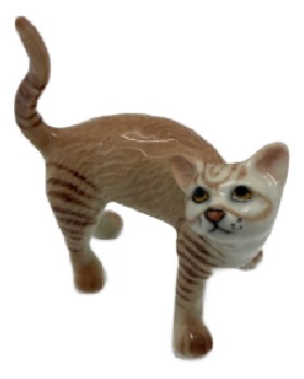 Фигурка фарфоровая №02, «Кот рыжий с полосатыми лапами смотрит»
